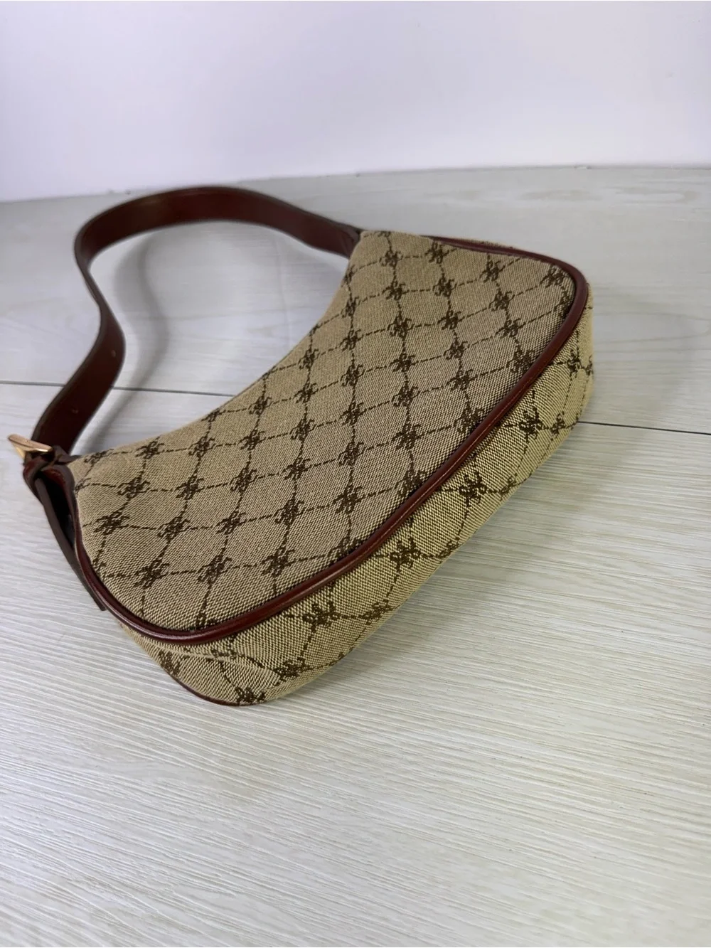 MANGO Logo Print Shoulder Bag in brown jacquard monogram - Picture 4 of 10